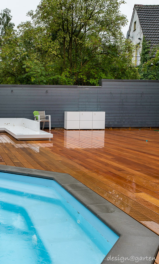 La soluzione ideale per il divertimento in piscina: credenza in HPL come armadietto da piscina