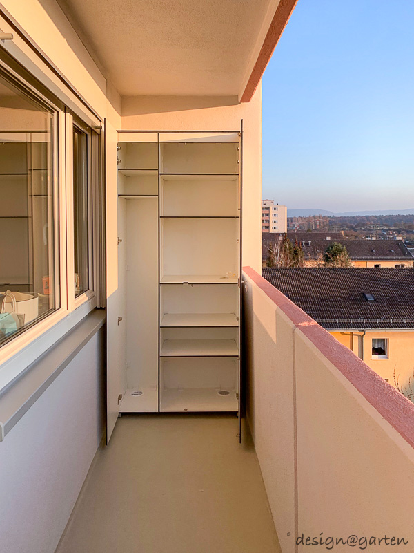 Utilizzo efficiente dello spazio a Karlsruhe: armadio alto e stretto per il balcone
