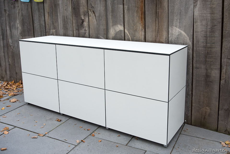 Soluzione personalizzata per lo spazio contenitivo a Eltville am Rhein: credenza su misura