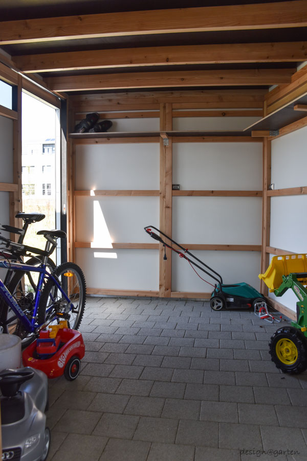 Massima efficienza dello spazio: moderno capanno da giardino su misura con pianta personalizzata