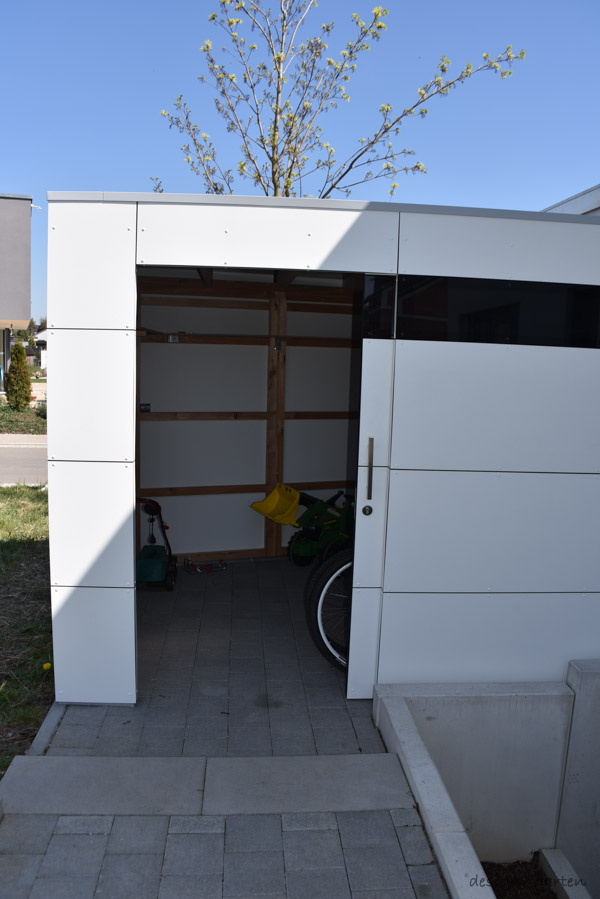 Massima efficienza dello spazio: moderno capanno da giardino su misura con pianta personalizzata