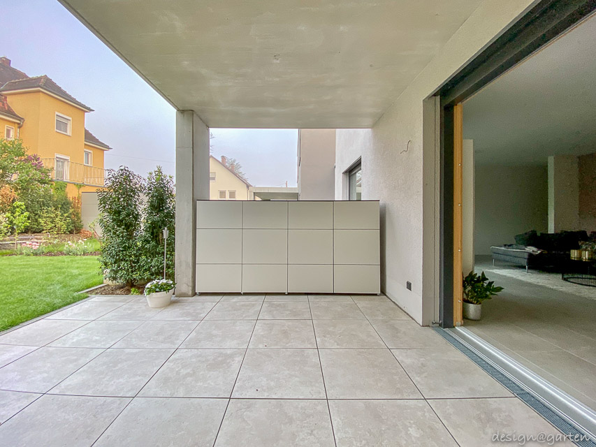 Armadio barbecue resistente alle intemperie per la terrazza come soluzione combinata su misura