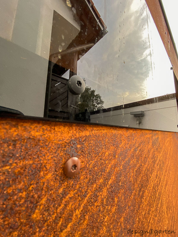 Casetta da giardino Cube in acciaio Corten – Oggetto di design su misura per il giardino