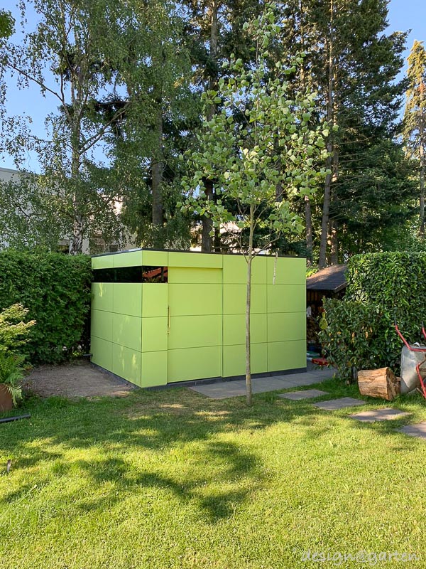 Stravagante casetta da giardino immersa nel verde 2