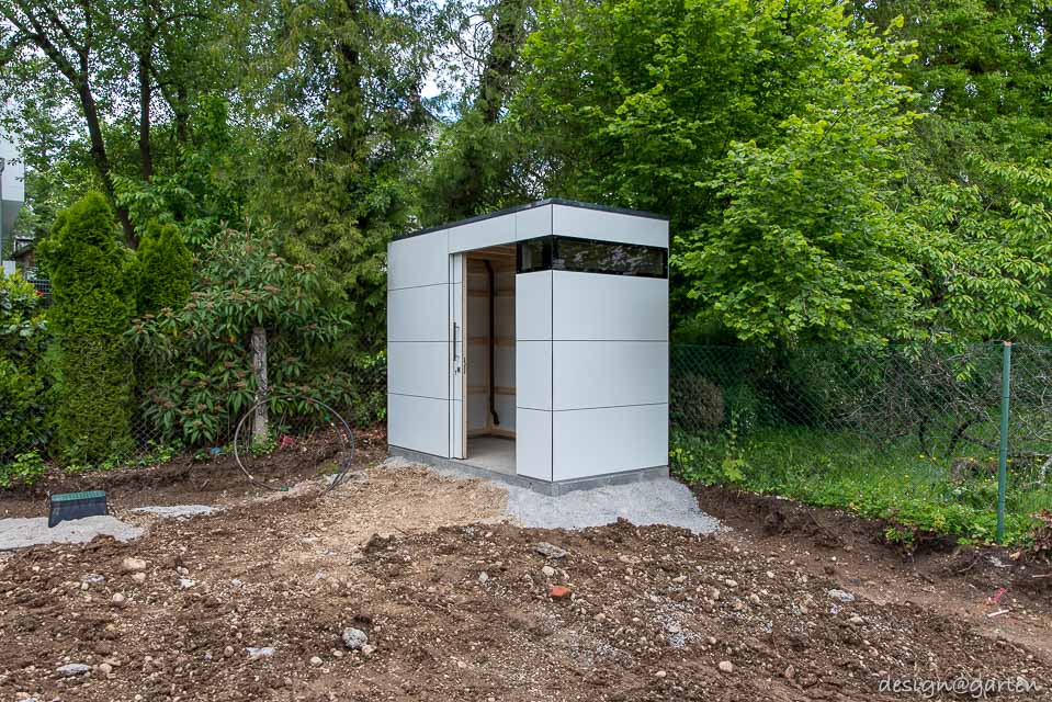 Moderna casetta da giardino con sottostruttura in legno a vista 7