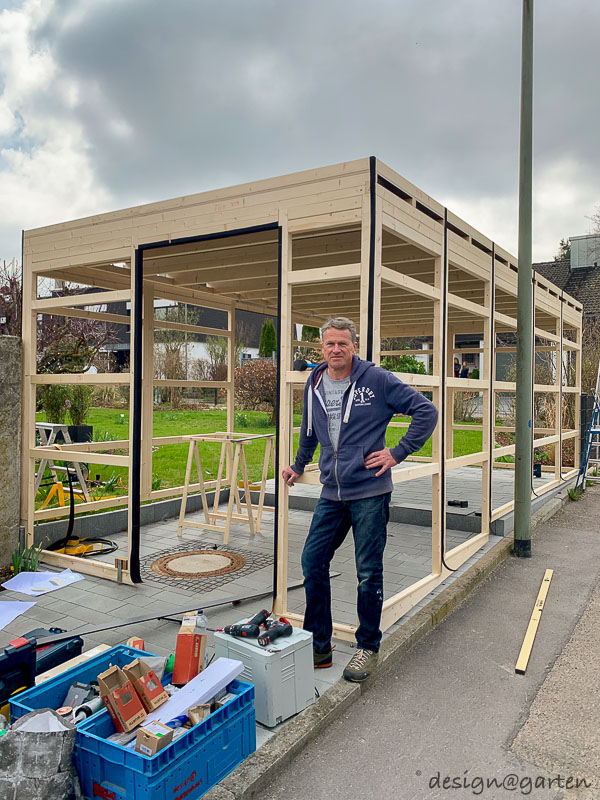 Lavoro di precisione in pendenza: spazio giardino su misura con compensazione del livello integrata 2