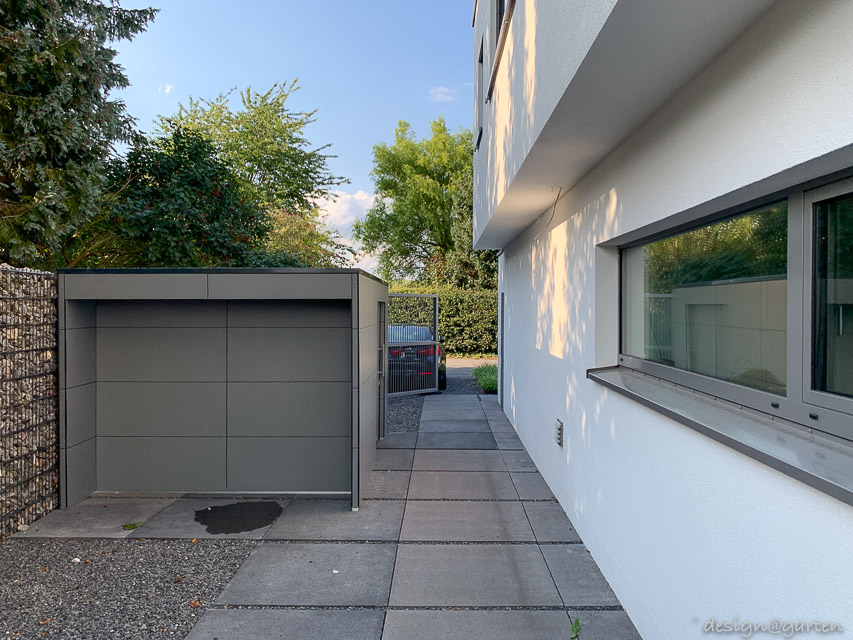 Casetta da giardino con deposito legna: soluzione architettonica in stile Bauhaus 2