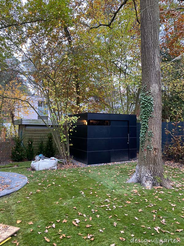 Cubo da giardino moderno: design minimalista in un ambiente naturale 4