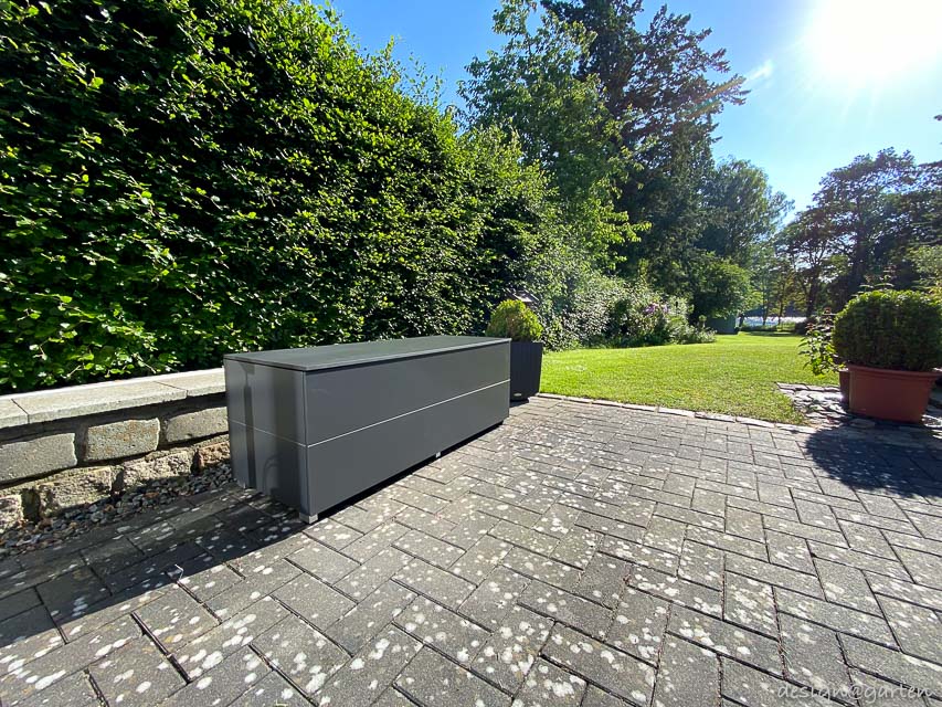 Panca resistente alle intemperie su misura: elemento di design funzionale per la terrazza 1