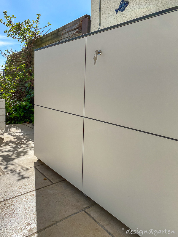 Moderno sideboard da esterno: contrasto estetico in un ambiente tradizionale 1