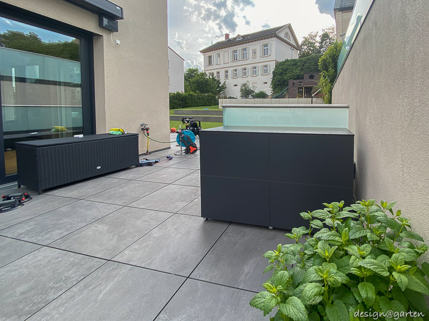 Credenza da terrazza come funzionale postazione barbecue a Magonza 2