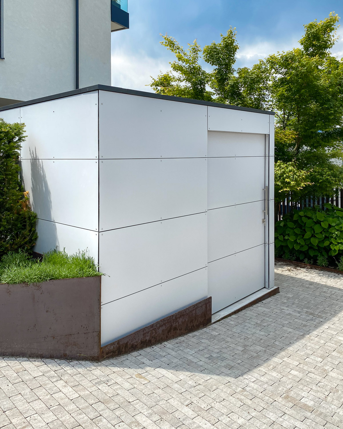 Casetta da giardino integrata in un ripido vialetto d'accesso al lago Wörthersee 3