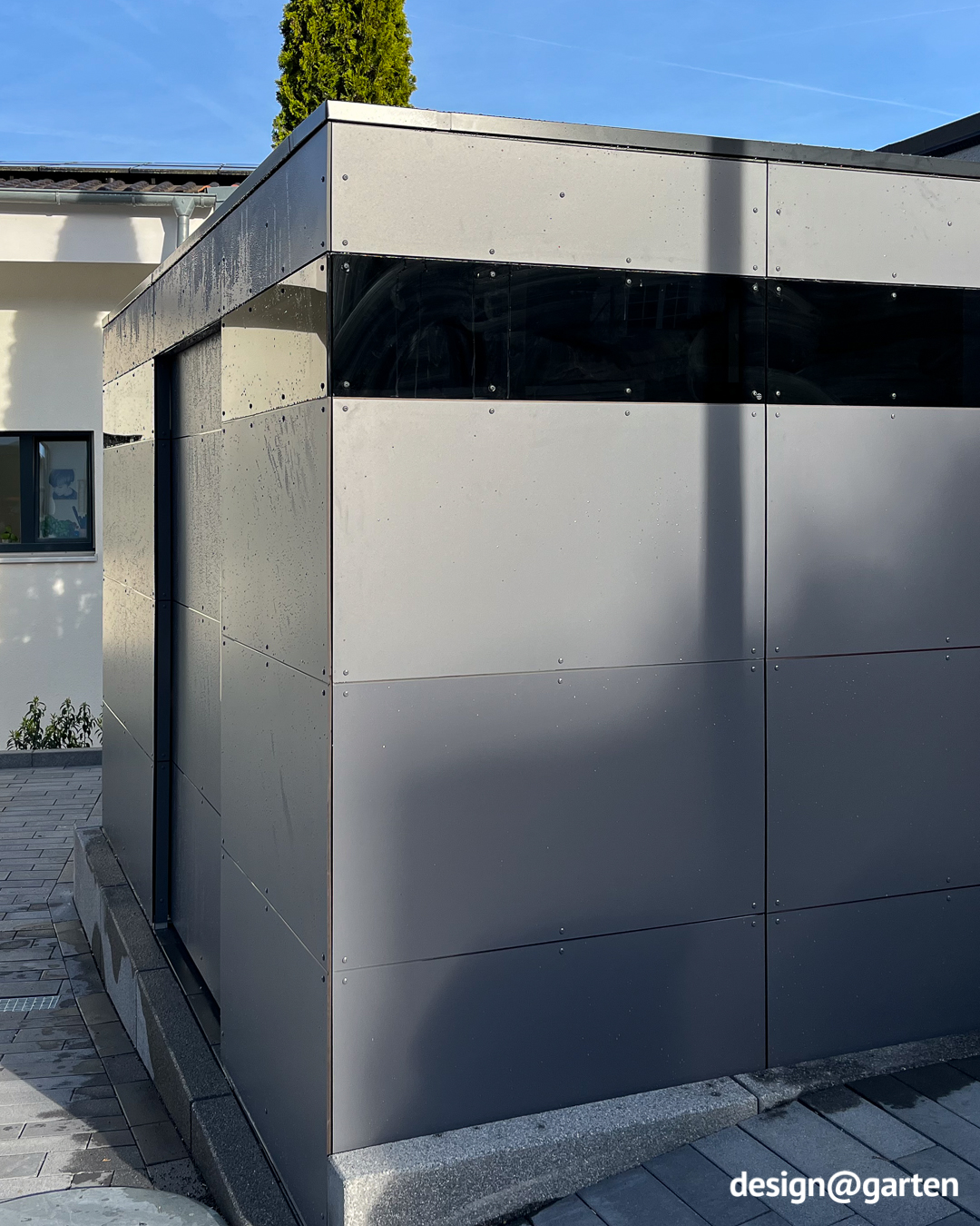 Capanno grigio con vetri ESG e servizio di montaggio 2