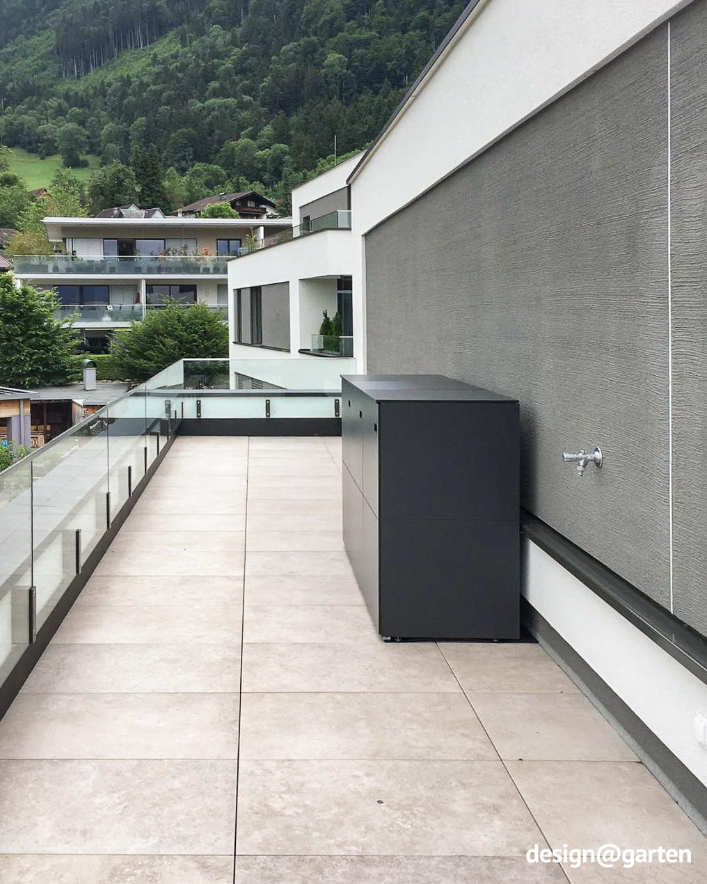 Box per bidoni della spazzatura in antracite sulla terrazza sul tetto 3