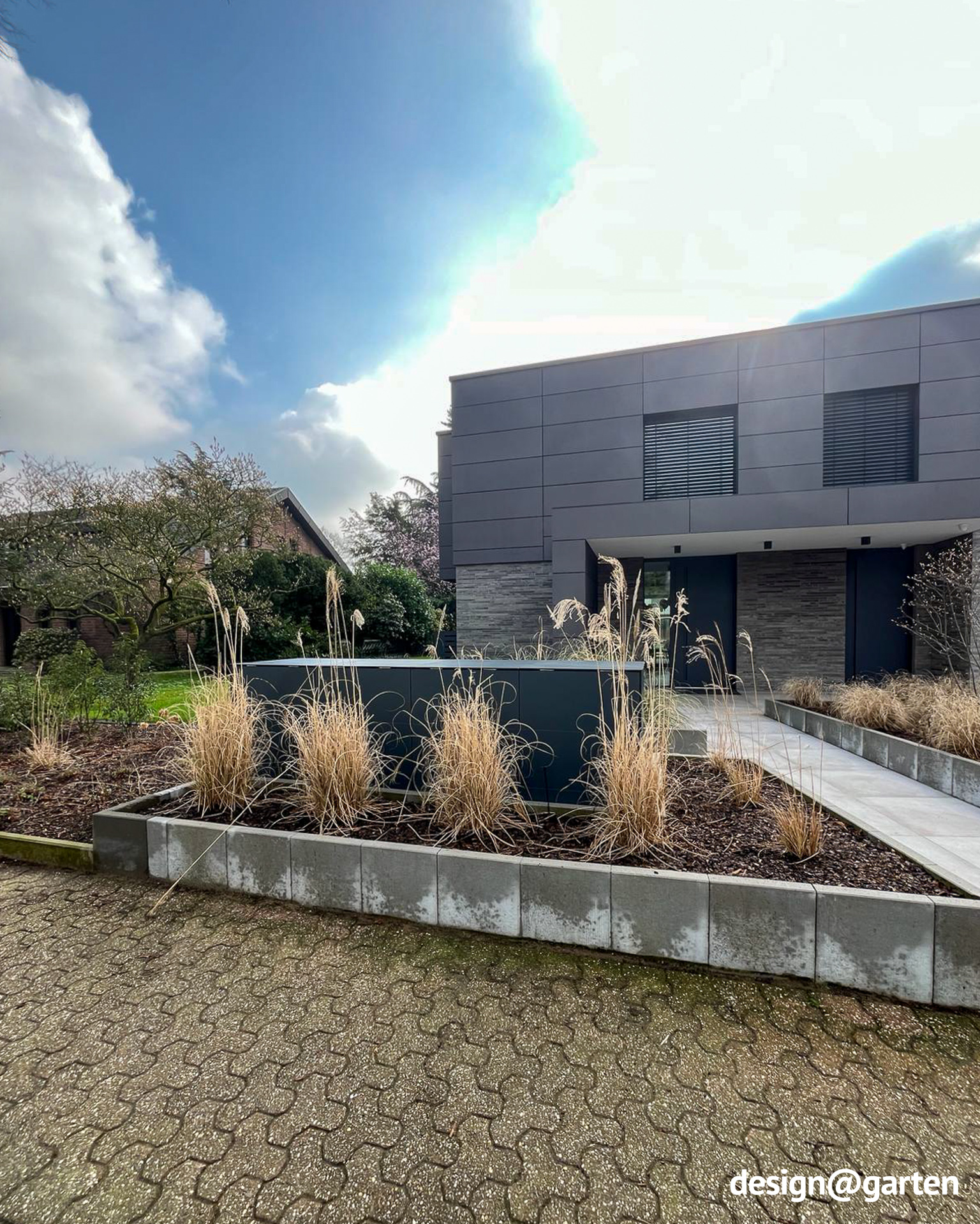 Box per quattro bidoni della spazzatura da 240 l in antracite in HPL 5