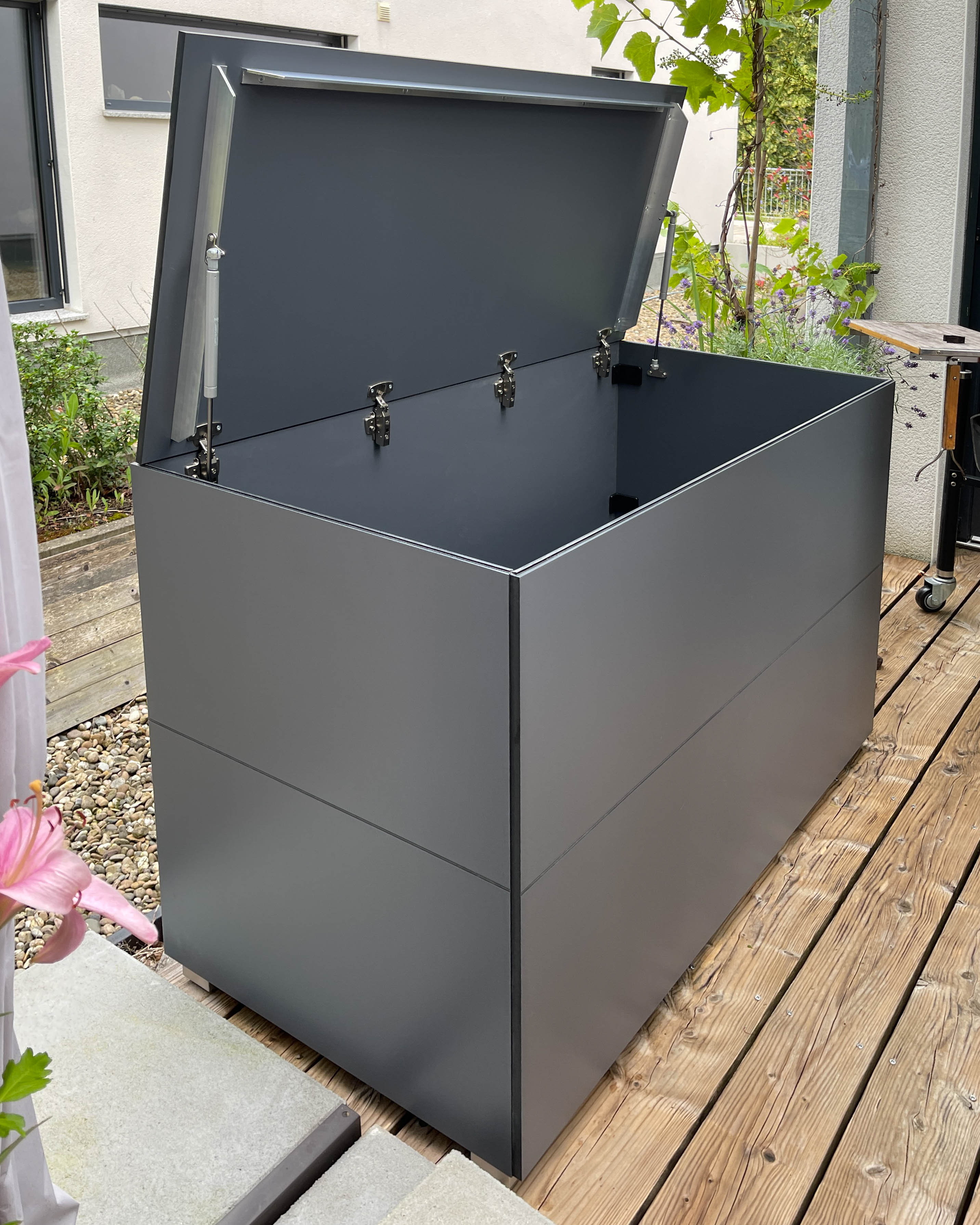 Cassapanca XL con ampio spazio contenitivo 1