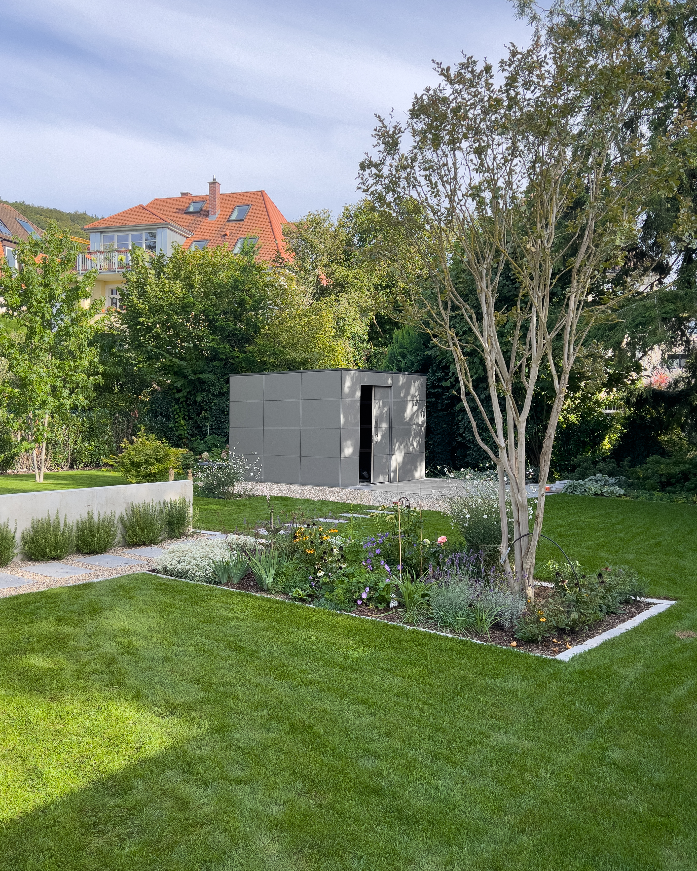 Casetta da giardino con design a cubo 1